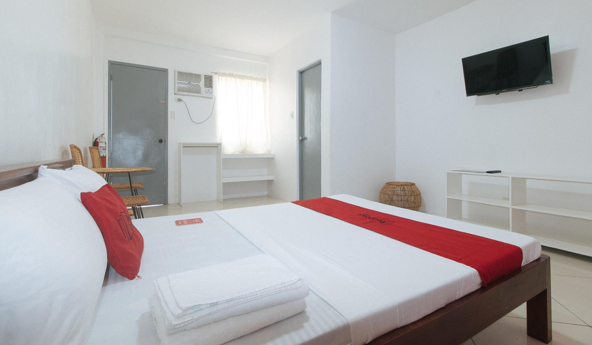 Reddoorz At Fat J Apartelle Mactan Cebu Exterior photo