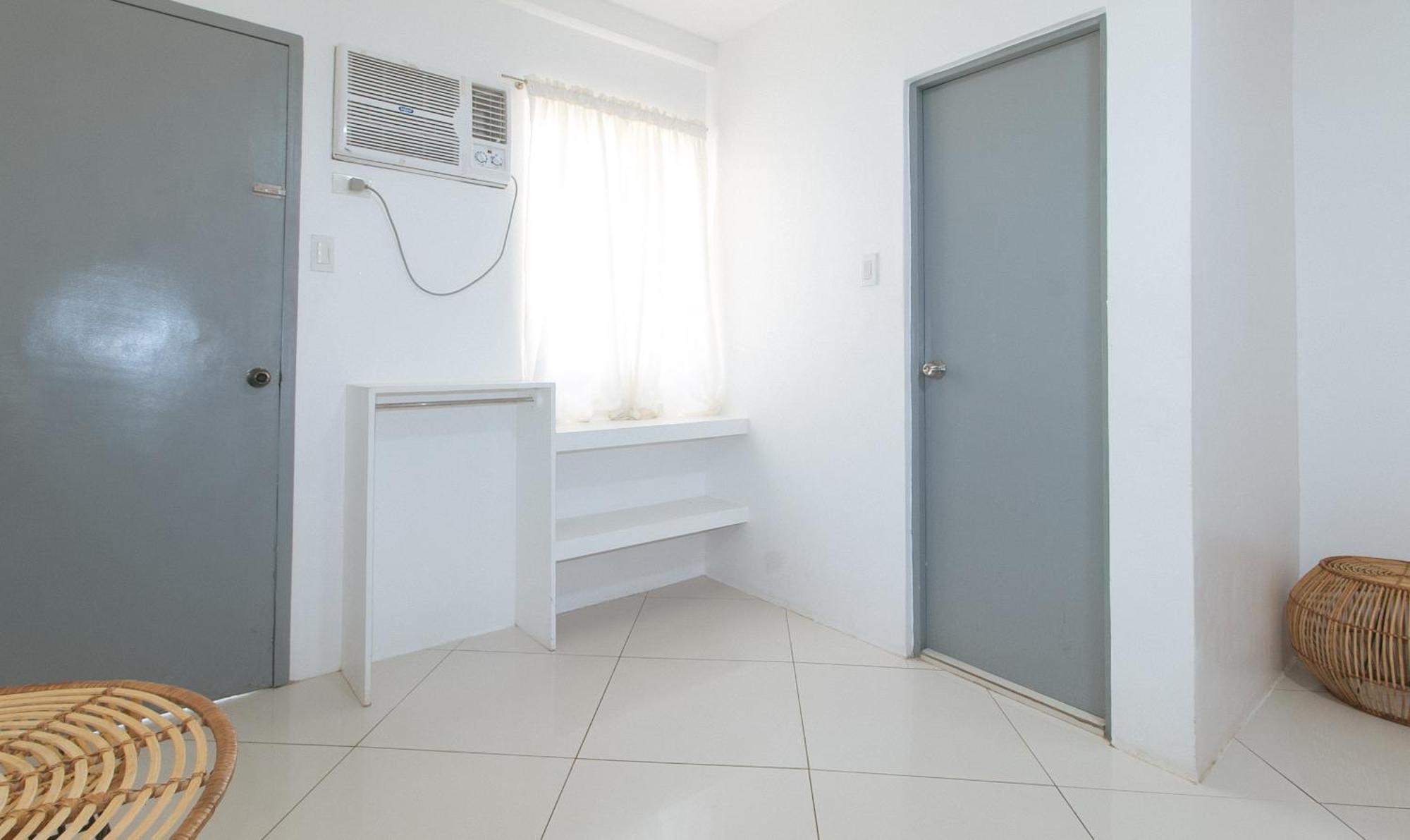 Reddoorz At Fat J Apartelle Mactan Cebu Exterior photo
