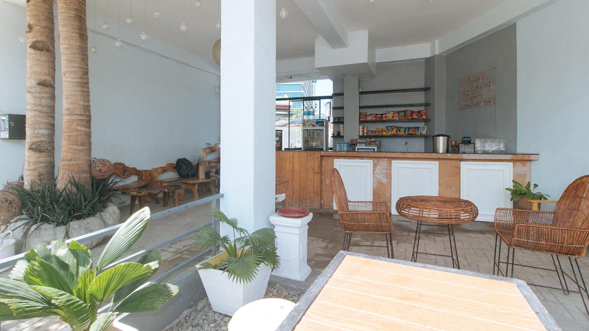 Reddoorz At Fat J Apartelle Mactan Cebu Exterior photo