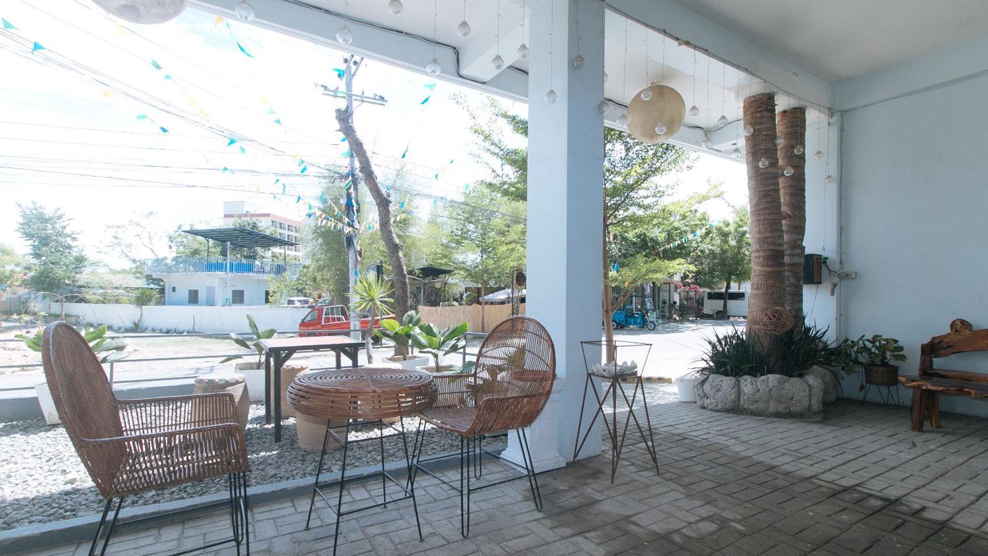 Reddoorz At Fat J Apartelle Mactan Cebu Exterior photo