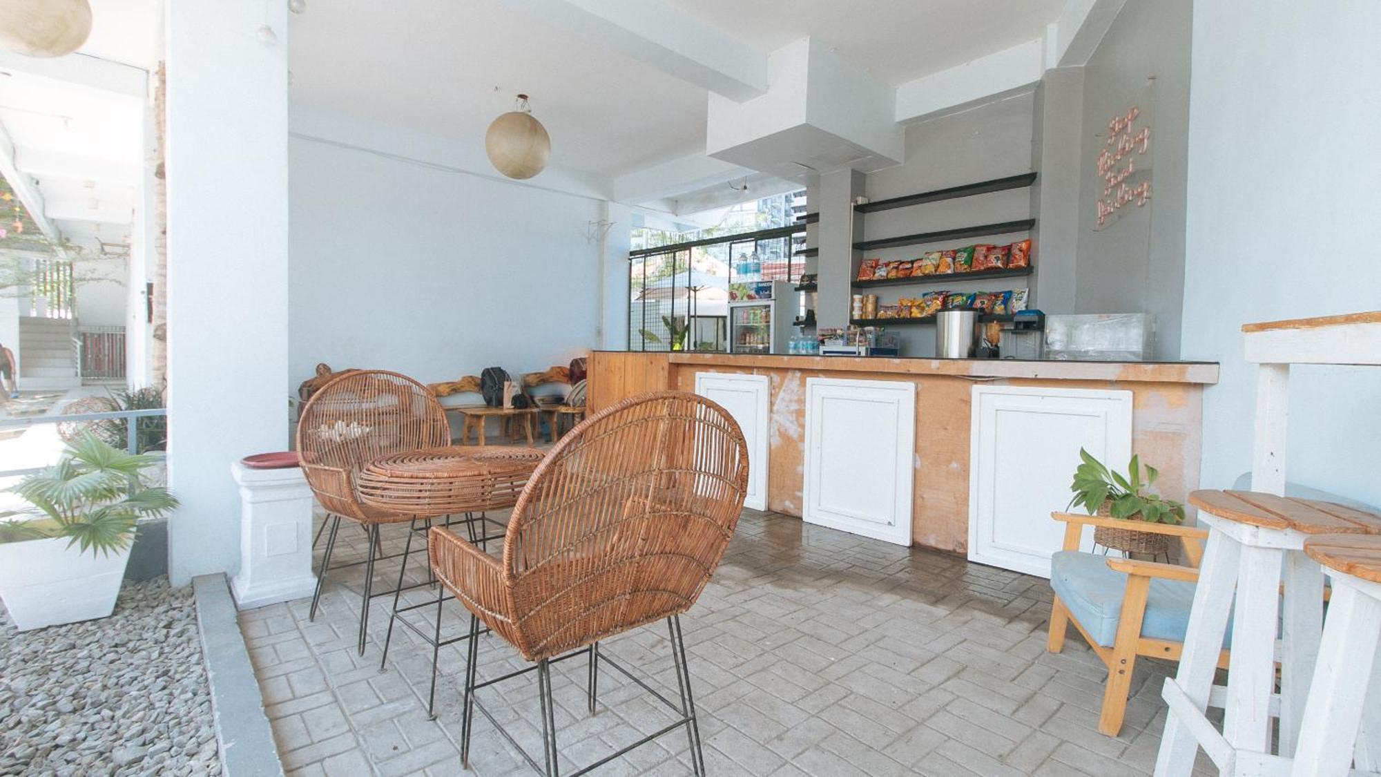 Reddoorz At Fat J Apartelle Mactan Cebu Exterior photo